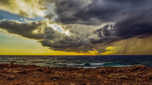 rocky-coast-2978549_640